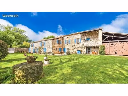 propriété 5 pièces 244 m²