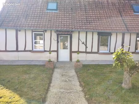 maison se situant à la chaussée