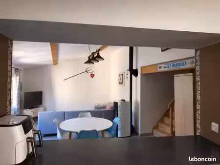 maison de village rénovée – 2 chambres – 2 garages – mont ventoux  cc