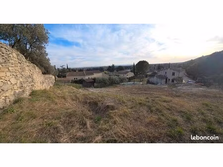terrain constructible unique et exceptionnel entre avignon et l'isle sur la sorgue vue sur