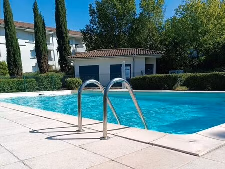 lumineux t4 meublé dans résidence avec piscine
