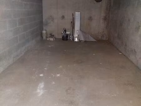 box fermé - garage parking 17 m² - plein centre (plateau)