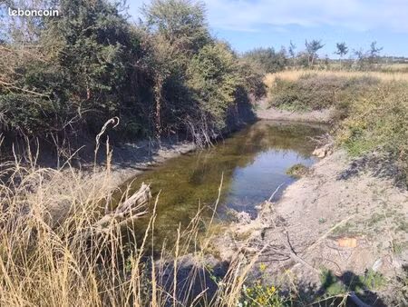 terrain avec mare et appentis de loisirs – 4 075 m²