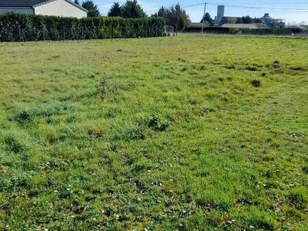 terrain 1500 m² saint-jean-de-sauves