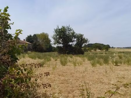 terrain 2100 m² saint-jean-de-sauves