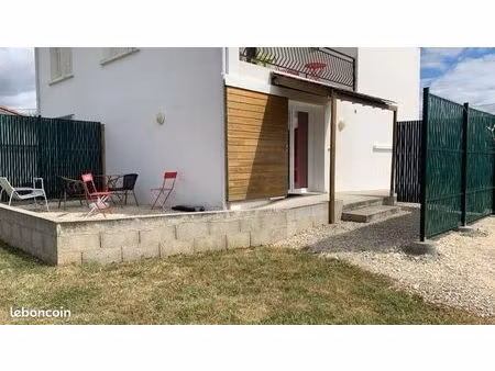 t2 meublé 30 m² avec terrasse
