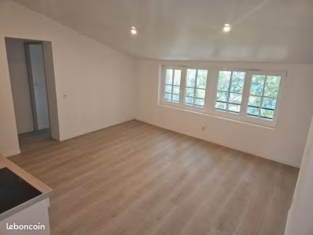appartement t2 rénové à louer – centre-ville de saintes