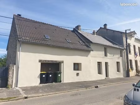 ? maison avec grand jardin dans un quartier calme