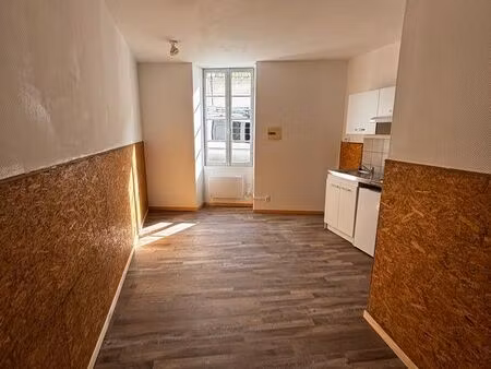 studio jonzac centre-ville 20m2 eau et électricité compris dans le loyer