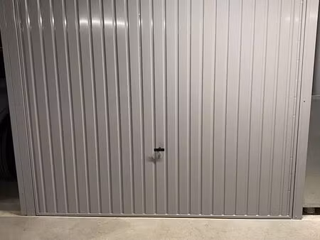 a louer box/garage fermé sécurisé 25m2 en enfilade av. dionne av. mesureur