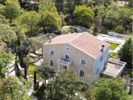 vente jolie maison à venasque à finir pour cause de départ  prévoir gros travaux