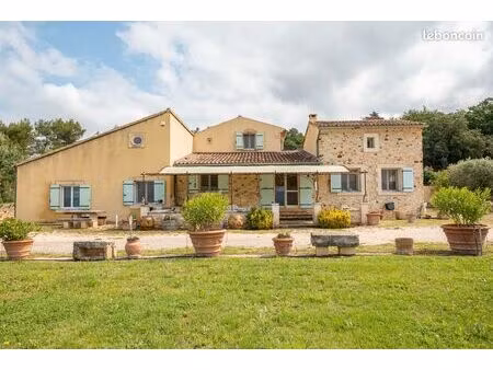 mas en pierre 250 m² — vue luberon  gîte + 4 4 ha — bonnieux