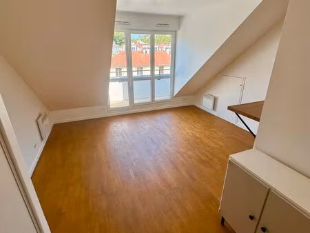 à louer – studio lumineux en bord de seine avec balcon et garage – le port-marly (78)