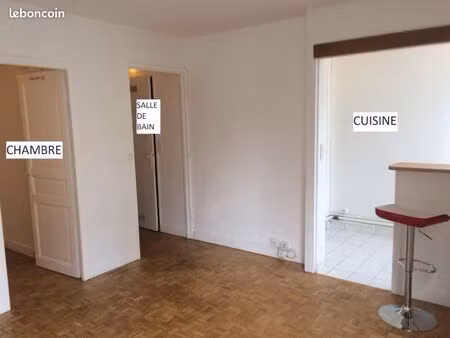 studio 30m2 avec chambre indépendante + place de parking