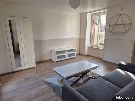 studio rénové et meublé  proche toutes commodités et gare de maule