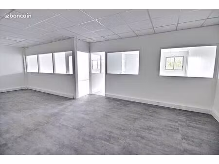 bureau 77 m²