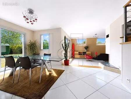 maison 9 pièces 242 m²