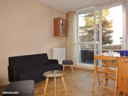 appartement meublé et équipé  loué tout compris même l'électricité