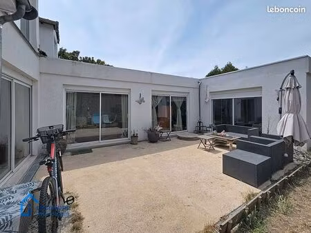 pavillon 7 pièces 220 m²