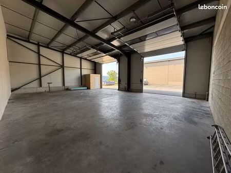 location hangar / box / entrepot