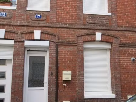 a louer à neufchatel-en-bray charmante maison 3 pieces de 67.80 m² avec cour et cellier