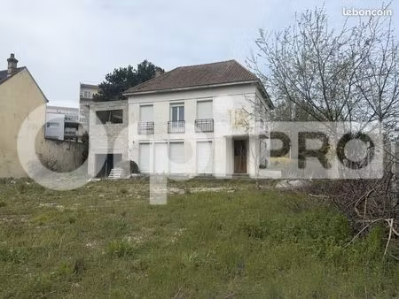 bâtiment 150 m²