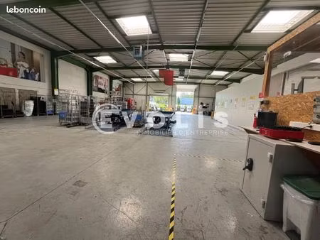 local d'activité 844 m²