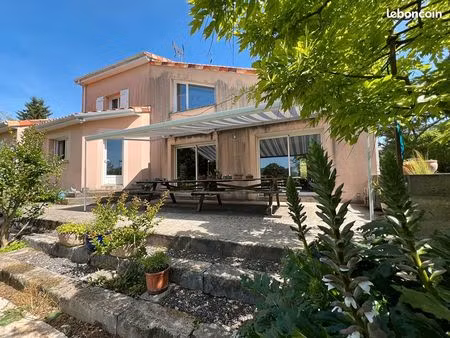 pavillon 7 pièces 179 m²