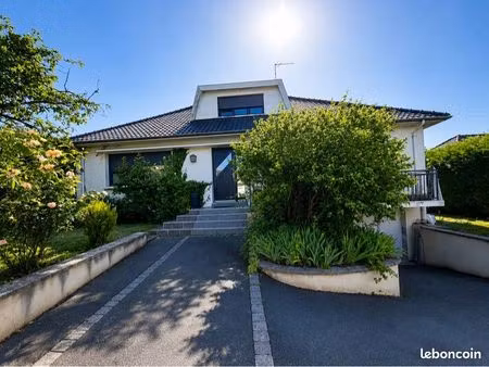 pavillon 8 pièce 155 m²