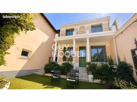 maison 10 pièces 270 m²