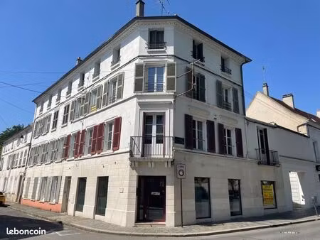 local commercial 140 m²