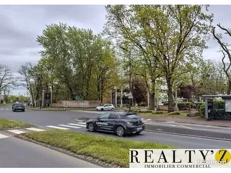 local commercial 1 500 m²