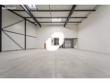 local d'activité 965 m²
