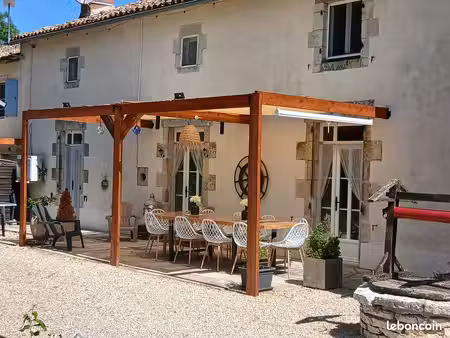 maison principale et ses trois gites