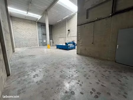 local d'activite 379 m² émerainville
