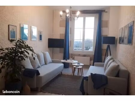 loue appartement meublé de 100 m2 centre de couhé (30 min de poitiers / futuroscope) dans 