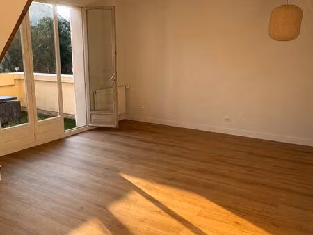 duplex t2 meublé - 46m2 + terasse 17m2 - entièrement rénové