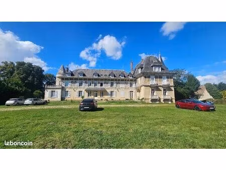 rarissime: grand appartement au château 110 m2 à 8 minutes de magny en vexin et 25 minutes
