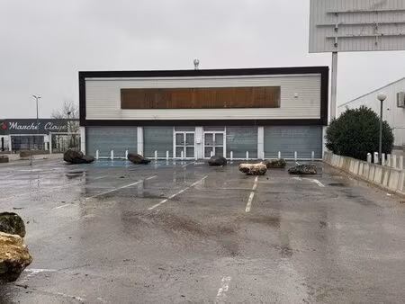 local commercial 1200m2