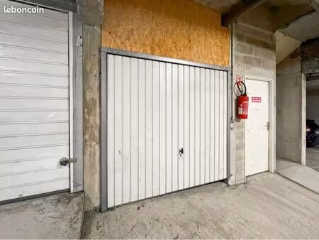 box en sous terrain dans résidence
