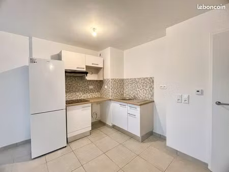 appartement 3 pièces avec balcon + 2 places de parking à combs-la-ville (77)