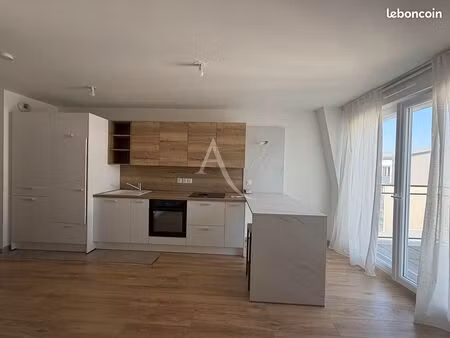 studio 1 pièce 33 m²