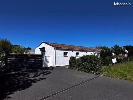 longere avec salon climatisé