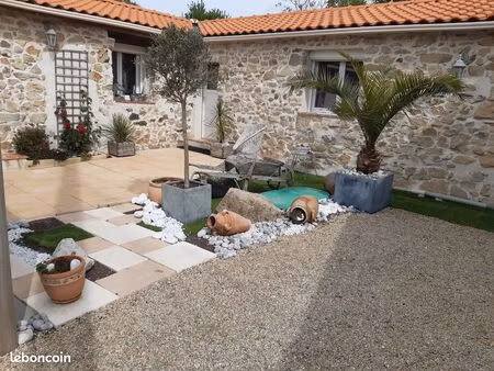 maison en pierre et son batiment lire annonce