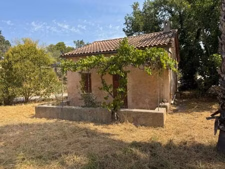 maisonnette de 32 m² à rénover – terrain de 650 m² avec potentiel d'agrandissement – proch