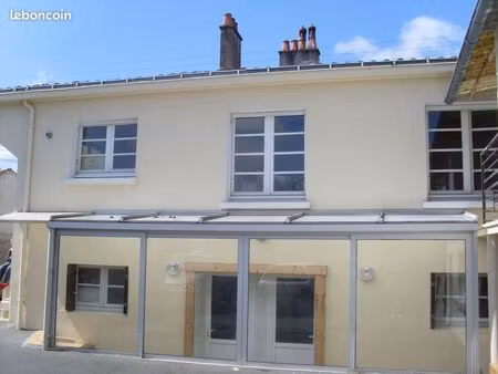 maison divisé en 3 appartements independants