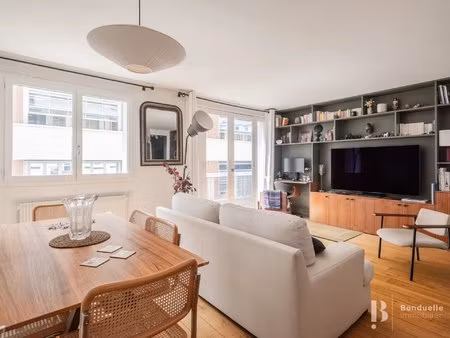 paris xviii - sublime 3 pieces meuble haut de gamme de 68m²- mairie du 18eme - jules joffr