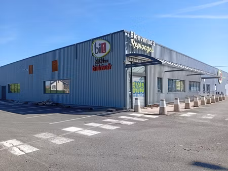 a louer vaste local proche macon