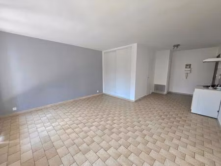 marignane – appartement/studio rénové avec jardin  balcon et accès direct au sous-sol priv