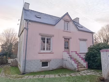 29520 landeleau maison habitable mais travaux de rafraichissement 3 chambres sur 4380 m²